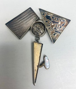 lot 28 image: Excellent Signed Designer Sterling Silver Modernist Brooch Pin
