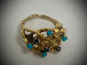 lot 29 image: Solid 14K Gold Ring wBlue Gemstones