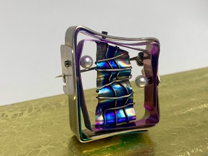 lot 31 image: Great Looking Modernist Sterling & Mixed Metal wPearl Brooch Pin 