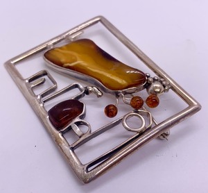 lot 65 image: Abstract Figural Sterling Silver & Amber Brooch