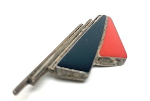 lot 78 image: Signed Vintage Designer Sterling Silver Modernist Brooch Pin 