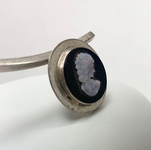 lot 80 image: Vintage Carved Mother of Pearl & Sterling Silver Cameo Brooch Pendant