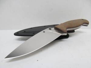 lot 44 image: New Unused SPYDERCO Model VG-10 Fixed Blade Knife