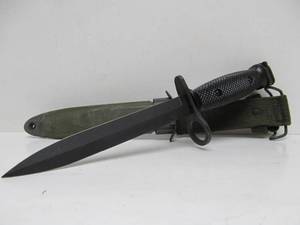 lot 50 image: Unused Vietnam era US M7 Bayonet Fighting Knife