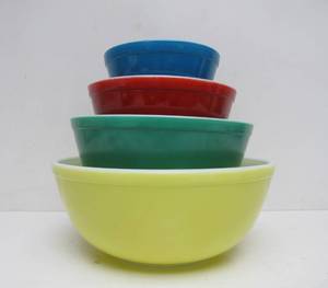lot 82 image: Complete Vintage PYREX Primary Color Mixing Bowl Set