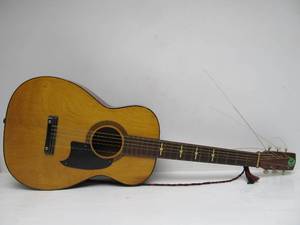 lot 87 image: Great Sounding Vintage 1960s era Acoustic Guitar