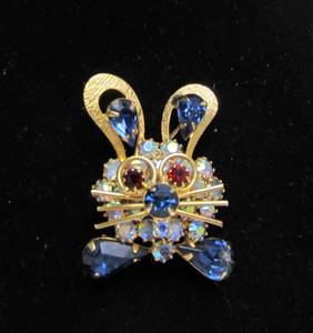 lot 98 image: Excellent Vintage WEISS Bunny Rabbit Costume Jewelry Brooch