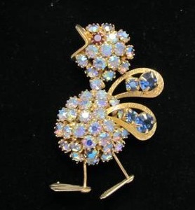 lot 99 image: Wonderful & Unusual Vintage WEISS Costume Jewelry Bird Brooch