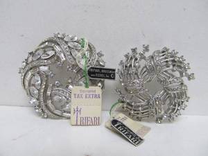 lot 100 image: 2 Vintage New with Tags CROWN TRIFARI Costume Jewelry Brooches