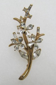 lot 101 image: Vintage CROWN TRIFARI Gold Tone Branch Costume Jewelry Brooch 
