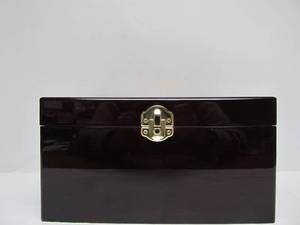 lot 120 image: Quality Lacquered Wood Jewelry Storage Box