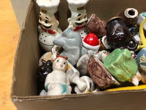 lot 146 image: HUGE Collection of Vintage Salt & Pepper Shaker Sets