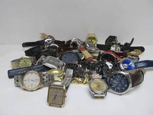 lot 138 image: Large Lot of Assorted Mens Watches