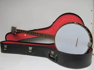 lot 140 image: Nice Vintage KAY 5-String Banjo wCase