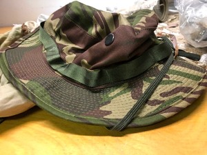 lot 173 image: LARGE Group of US etc Military Hats & Caps