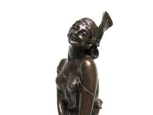 lot 258 image: Beautiful Large Bronze Art Nouveau Flapper Girl Sculpture - After Bruno Zach