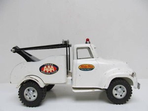 lot 259 image: Excellent Orig 1950s TONKA White Wrecker Truck