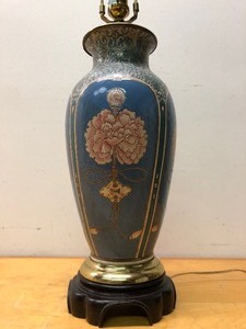 lot 247 image: Very Nice Quality Oriental PorcelainPottery Table Lamp