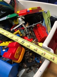 lot 306 image: LARGE Tub of Assorted Legos & other Toys