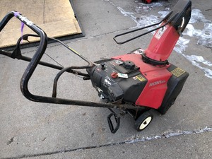 lot 313 image: Working HONDA Model HS 421 Snowblower