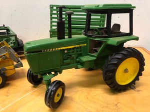 lot 353 image: Vintage etc John Deere & other Diecast Metal Farm Toys