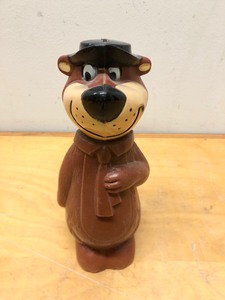lot 360 image: Vintage 1960s era YOGI BEAR Knickerbocker Coin Bank