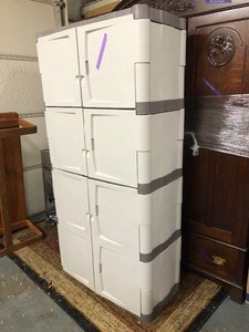 lot 401 image: Large Rubbermaid 4-Section Storage Cabinet