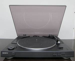 lot 76 image: Nice Working SONY Model PS-LX250H Turntable