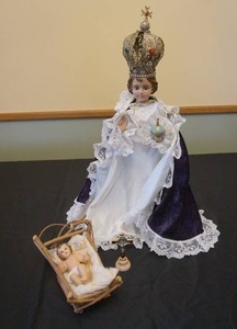 lot 12 image: Archangel Books & GiftsCollectible Chalk-Ware Statue Miraculous Holy Infant of Prague Jeweled Crown Purple VelvetSatin Lace Cape Vestment Made in Italy, Nativity Baby Infant Jesus Nino Statue(as is) Manger Spain, Benedict Cross wMarbleOnyx Base...