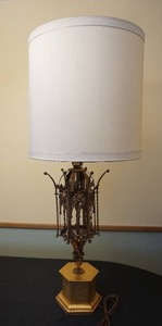 lot 14 image: Unique Table Lamp