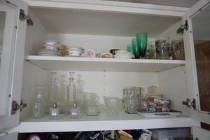 lot 48 image: WATT Pottery Rooster Pitcher, Vintage Libbey Treasure Island Pirates Farm House 5 14 Bar High Ball Glasses, 1960s Federal Glass Hand Painted Frosted Tumblers Christmas Celebrations Around the World and a WHOLE LOT MORE...