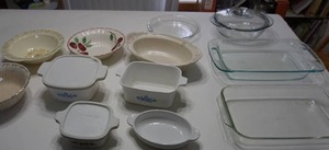 lot 58 image: The Kitchen Cupboard...Corning Ware, Pyrex, PFALTZGRAFF Tea Rose, WS George, Homer Laughlin Etc.