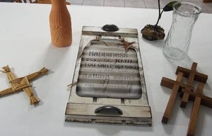 lot 68 image: Home DeCor...Wood Triple Cross, Metal Rose wRock Base, Vase, Happiness Wall Plaque...