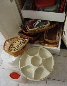 lot 70 image: The Kitchen Cupboard...Longaberger Basket Warmer Bread Divider, Plastic Containers wLids, Tupperware, Vintage Baskets...