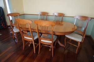 lot 1 image: Beautiful Well-Kept Vintage Maple() Dinette Set Made By Canadel Furniture Inc. Quebec Canada Includes Six Upholstered Seat Chairs Two of Which are Arm Captain Chairs, and Two Leaves...