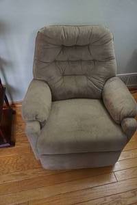 lot 86 image: The Furniture Lot...Recliner