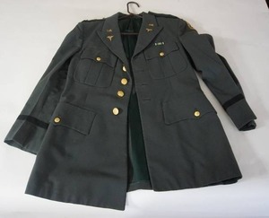 lot 105 image: Vietnam USA Army Dress Uniform