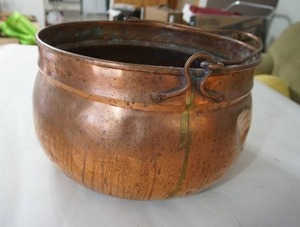 lot 152 image: LARGE Vintage Copper Cauldron Pot...16-Inch Top Diameter wHeight of 9.5-Inch Excluding Handle