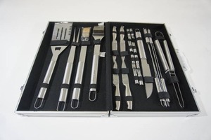 lot 175 image: Greater Image BBQ Grill Utensil Tools Set Reinforced BBQ Tongs Stainless-Steel Barbecue Grilling Accessories with Aluminum Storage Case