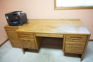 lot 201 image: Solid Oak Wood Desk, HP OfficeJet Pro 8710 All-In-One Inkjet Printer... THIS IS LOCATED ON the upper LEVEL Please bring your helpers