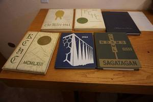 lot 251 image: Books...Vintage 1950s and 1950s Year Books