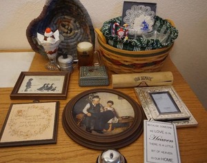 lot 252 image: Home DeCor and More...