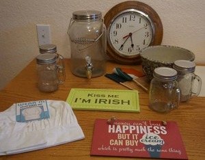 lot 253 image: Home DeCor and More...