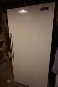 lot 280 image: Gibson Food Freezer... PLEASE PLAN AHEAD IF BIDDING ON LARGEHEAVY ITEMSTHIS IS LOCATED ON LOWER LEVEL
