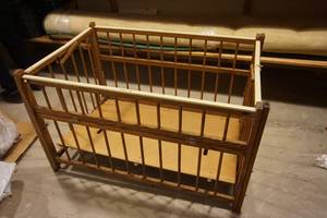lot 284 image: Vintage Baby Collapsible Crib Playpen...
