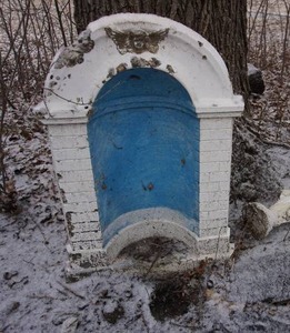 lot 310 image: Outdoor Concrete Grotto...