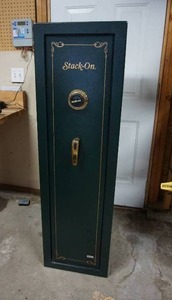 lot 321 image: Stack-On Gun Safe