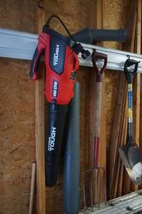lot 323 image: Hyper Tough 7.5 Amp Electric 450cfm Turbine Blower, Spade Shovel and Pitch Fork