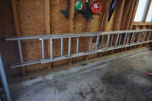 lot 324 image: Keller Household Type 111 Extension Ladder Model 3224
