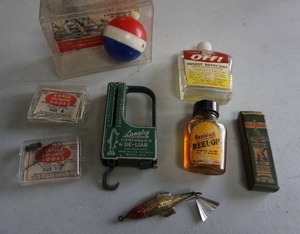 lot 344 image: Fishermans Collectibles...Vintage Fishing Lure Arbogast Tin Liz(), Reelslick Fishing Reel-Oil Bottle, Kahle Hooks Case, Bobber Red White & Blue, Langley Fishermans Scale De-Liar Model 228, Glass Jar OFF